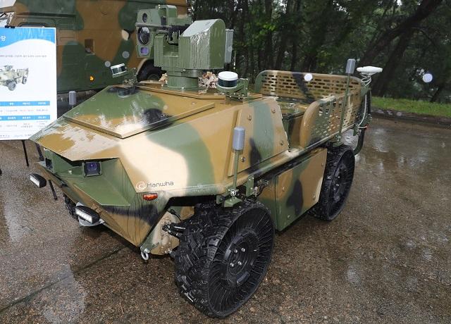 2020년 8월 국방과학연구소 안흥시험장에서 공개된 한화디펜스 주관 개발 보병용 다목적 무인차량. 에어리스 타이어가 적용된 모습이다. 국방일보DB