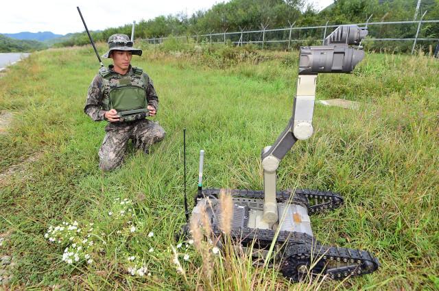 육군드론전투단에서 운용하고 있는 초견로봇. 국방일보DB