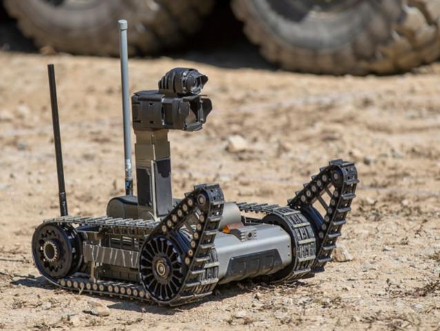 2021년 9월 육군의 아미타이거4.0 전투실험 공개현장에 소형정찰로봇으로 등장한 초견로봇. 