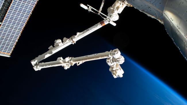 국제우주정거장(ISS)의 로봇팔 ‘캐나담2(Canadarm2)’. 사진 = 유럽우주국(ESA) 홈페이지
