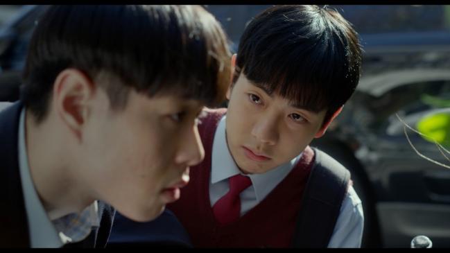  25일 일제히 관객 찾아오는 ‘브로맨스’ 영화 ‘싸나희 순정’·‘라임크라임’·‘핫 블러드’(위쪽부터).
 사진=마노엔터테인먼트·시네마달·하늬바람