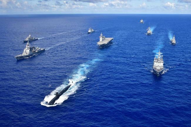2020년 9월 ‘퍼시픽 뱅가드(Pacific Vanguard)’ 연합훈련에 참여한 한국·미국·일본·호주의 함정들이 괌 해상에서 편대로 이동 중이다. 사진 = 호주 왕립 해군 홈페이지
