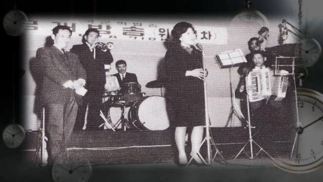 1 1960년대 위문열차 장면.2 위문열차 MC 뽀빠이 이상용.3 위문열차 출연자 가수 조용필. 
 사진=다큐멘터리 캡처