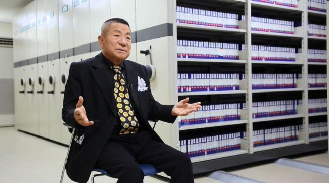 1 1960년대 위문열차 장면.2 위문열차 MC 뽀빠이 이상용.3 위문열차 출연자 가수 조용필. 
 사진=다큐멘터리 캡처