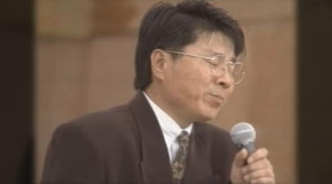 1 1960년대 위문열차 장면.2 위문열차 MC 뽀빠이 이상용.3 위문열차 출연자 가수 조용필. 
 사진=다큐멘터리 캡처