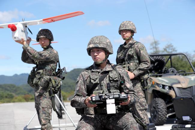 '드론 전문가’가 꿈인 이도현 일병은 훈련에 매진하고, 임무를 성공적으로 수행하면서 전역 후 일반인도 쉽게 접할 수 있는 드론을 만들고 싶다는 포부를 밝혔다.