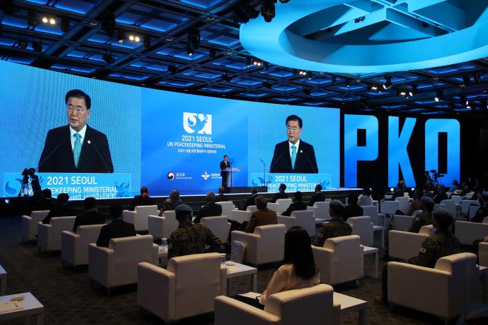 정의용 외교부 장관이 7일 2021 서울 유엔 평화유지 장관회의에서 개회사를 하고 있다.  양동욱 기자