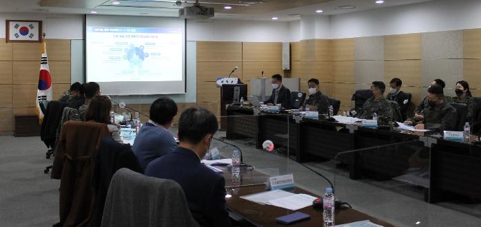 지난 9일 한현수 기획조정실장 주관으로 열린 국방분야 인공지능 융합(AI+X) 사업 성과분석 소요발굴 세미나에서 참석자들이 다양한 의견을 교환하고 있다. 국방부 제공