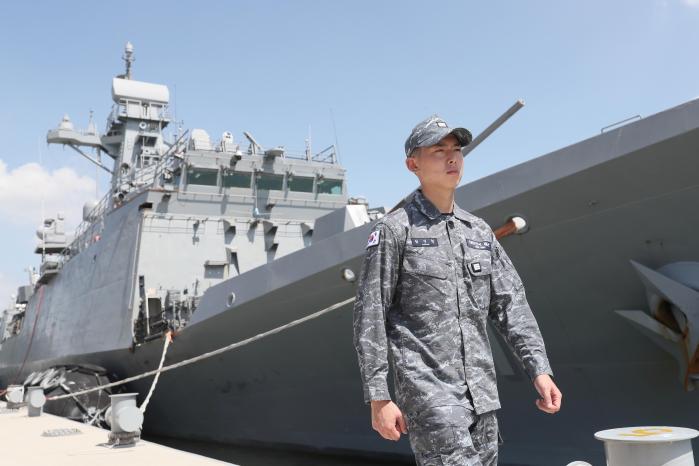 서해를 수호하는 호위함 인천함은 2015년과 2019년 두 차례에 걸쳐 ‘바다의 탑건(Top Gun)’으로 불리는 해군 포술 최우수 전투함의 영예를 차지했다.