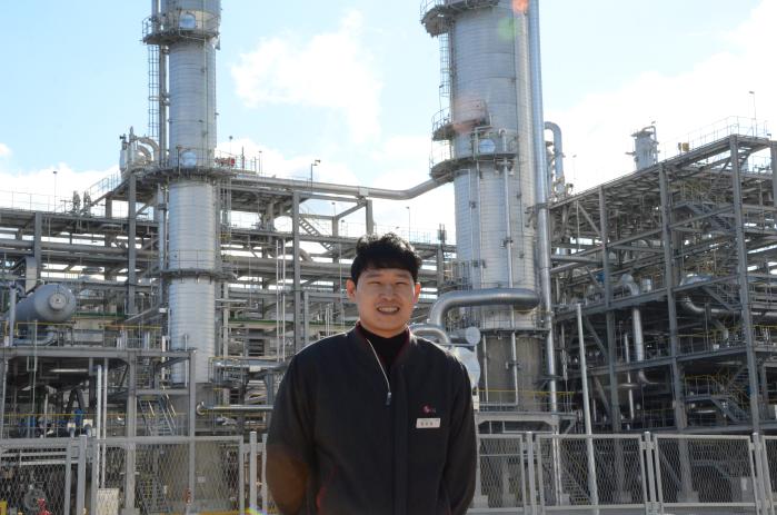 해군중위 전역 후 LG화학 여수공장 인사지원팀에서 일하고 있는 임종일 씨.