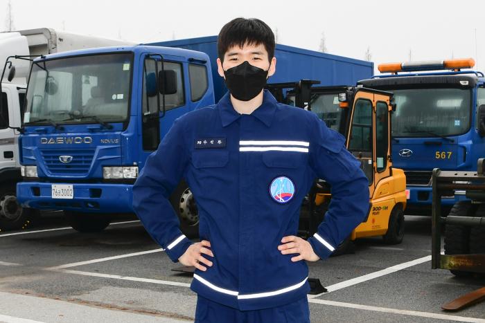 공군20전투비행단 수송대대 차량정비사 안진환 군무주무관. 사진 제공=서복남 원사