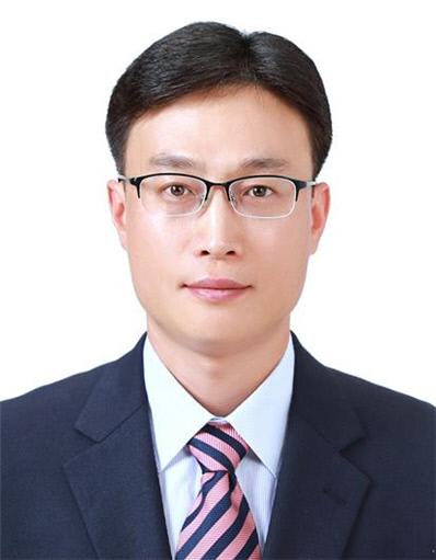 강 지 훈 군무사무관 
육군종합군수학교