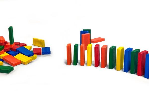 전시 ‘사잇:결’이 오는 22일까지 서울시 서초구 페페로미에서 열린다. 사진은 문소영 ‘더미, 길, 또 다른 길’.  사진=느루문화예술단