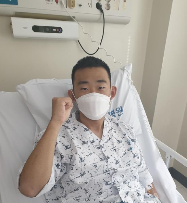 간경변증을 앓고 있는 아버지께 간을 이식한 육군73보병사단 전차대대 이용현 일병.  부대 제공