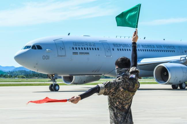 공군의 새로운 서체를 적용한 항공기 도장 예상 모습.  공군 제공