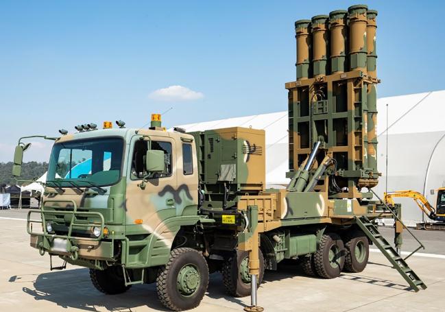 아랍에미리트(UAE)에 4조원대 수출계약이 체결된 국내 개발 중거리·중고도 지대공 요격무기체계 ‘천궁-Ⅱ(M-SAM 2)’ 발사대. 한화디펜스 제공.