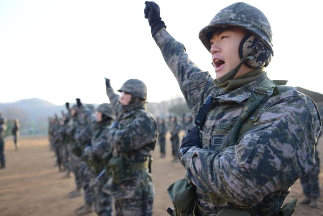 해병대 장병들이 지난 2016년 새해를 맞아 결의를 다지는 모습. 국방일보DB