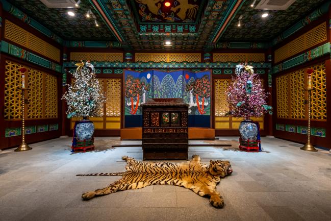 ‘조선 여인의 장신구전’이 열리는 경남 양산 한국궁중꽃박물관 특별전시실 전경. 사진=한국궁중꽃박물관