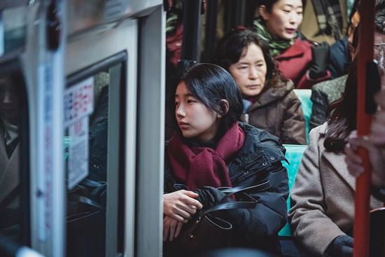 배우 수지 주연의 쿠팡플레이 드라마 ‘안나’ 스틸컷.  