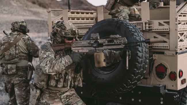 지난 2021년, 미 육군에서 시험평가 중인 시그 사우어 MG68(분대지원화기)의 모습. 향후 미 육군에 실전 배치되면 XM250으로 명명될 예정이며 보병대대의 기존 M249를 대체하게 된다.  사진=시그 사우어 홈페이지