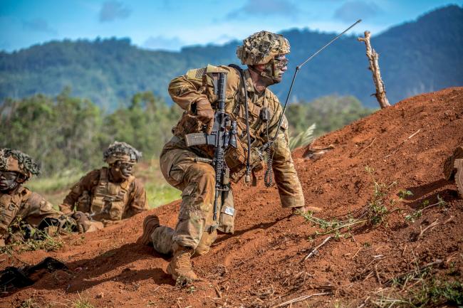 단순한 시각적 위장은 현재의 전투복으로도 충분한 효과를 거둘 수 있기 때문에 세계적인 추세 역시 군복 디자인을 좀 더 현대적으로 개선하는 수준에 머물러 있다. 사진은 지난 2005년부터 미 육군이 보급하고 있는 디지털 위장 전투복인 ACU(Army Combat Uniform)로 위장무늬는 지난 2014년 변경된 OCP(Operational Camouflage Pattern)다.  사진=미 국방부 홈페이지