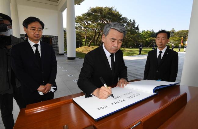 ������ ����� ����� 11�� ���ӽ��� �յΰ� ��������������� ã�� ����ž�� ������ �� ������� �ۼ��ϰ� �ִ�.  ������ ����