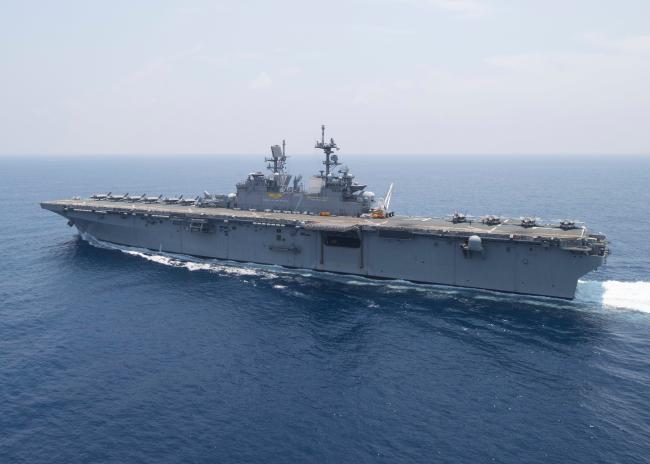 지난 5월 24일 미 해군 강습상륙함 트리폴리함(USS Tripoli)이 태평양에서 항해 중인 모습. 사진 = 미 해군 홈페이지
