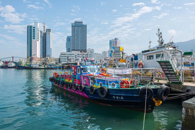 영도 포구.