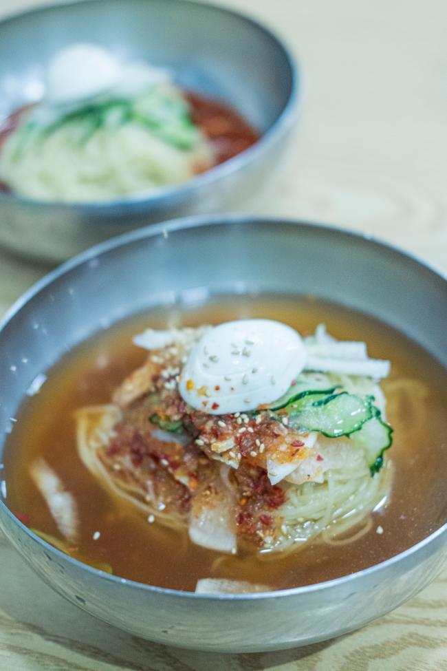 부산의 인기 먹거리 ‘밀면’. 