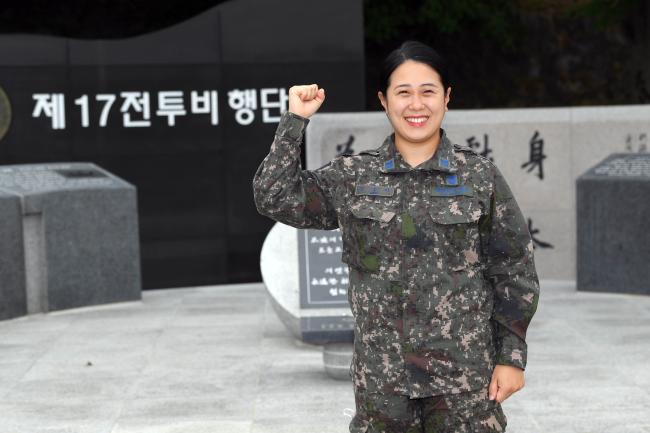 펜션 수영장에 빠진 어린아이를 긴급 구조한 공군17전투비행단 서승이 중사. 