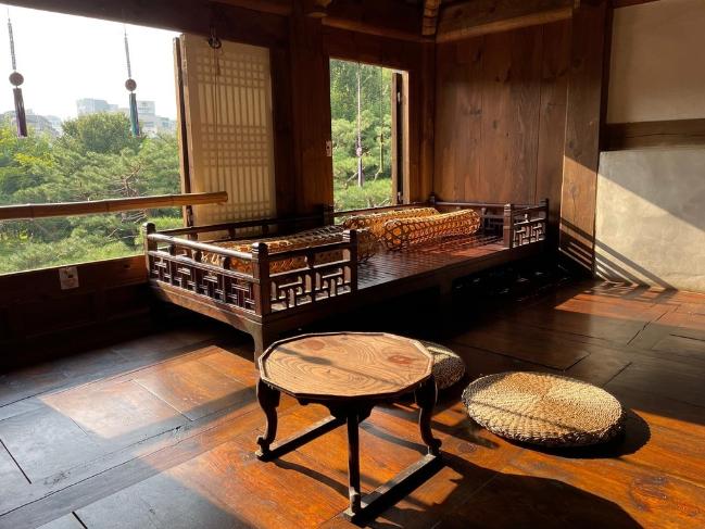 서울시는 남산골 한옥마을에서 이색 피서 프로그램인 ‘남산골 바캉스’를 7월 15일부터 8월 28일까지 매주 금·토·일요일 운영한다.  사진=서울시