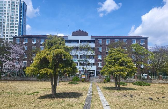 해운학사 전경.