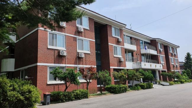 칠보학사 전경.