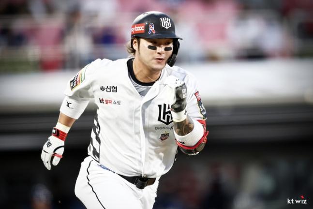 메이저리그를 경험한 36세 박병호는 FA로 이적한 kt에서 에이징 커브 우려를 말끔히 씻고 27개의 홈런을 터뜨리며 제2의 전성기를 구가하고 있다. 사진 제공=kt 위즈