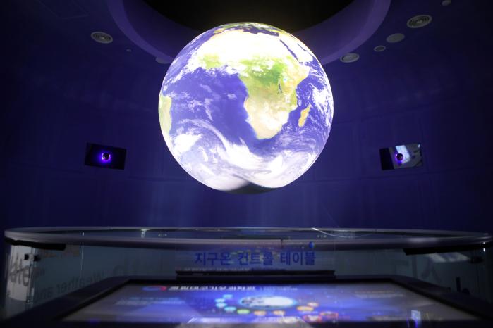 국립대구기상과학관 1전시관의 ‘지구ON’ 모형. 