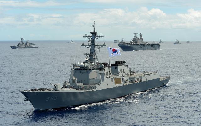 2014년 환태평양 연합해상훈련(RIMPAC)에 참가한 서애류성룡함(DDG-993). www.navy.mil