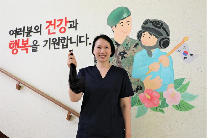 두 번째 모발 기부를 한 국군고양병원 건강검진장교 이건희 대위.  부대 제공