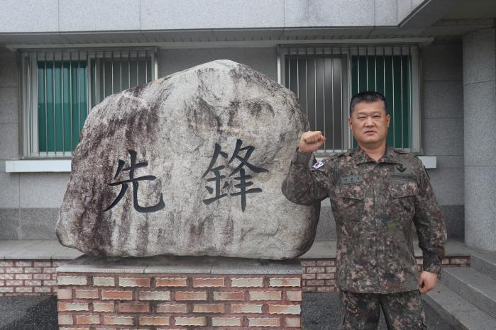 민간차량 교통사고 신속 조치로 운전자를 구한 육군5포병여단 선봉대대 이현식(원사) 탄약반장. 부대 제공