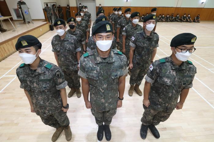 군가 가창·제식 경연대회에 나선 장병들.