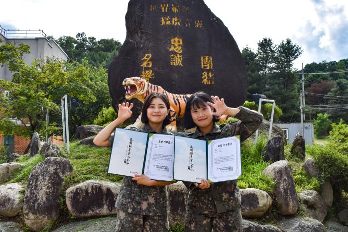 화생방대대 이상아 중사(진·오른쪽)와 임초원 하사.