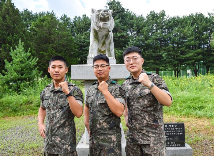 기적대대 나위성(가운데) 중사와 조강진(오른쪽) 상병, 황정훈 일병.