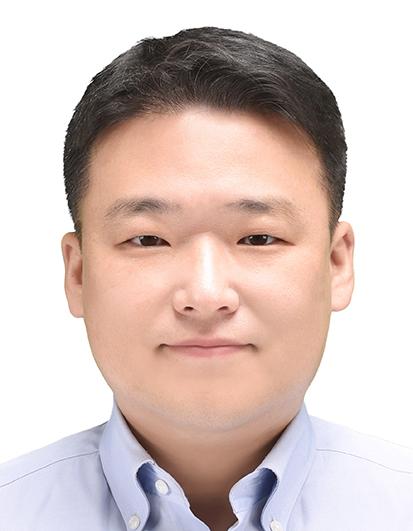필자 계동혁은 ‘Aerospace & Defense’ 취재팀장을 지냈으며, 다양한 국방·군사 매체에 글을 쓰고 있다. 저서로는 『역사를 바꾼 신무기』, 『드론 바이블』(공저)이 있다. 