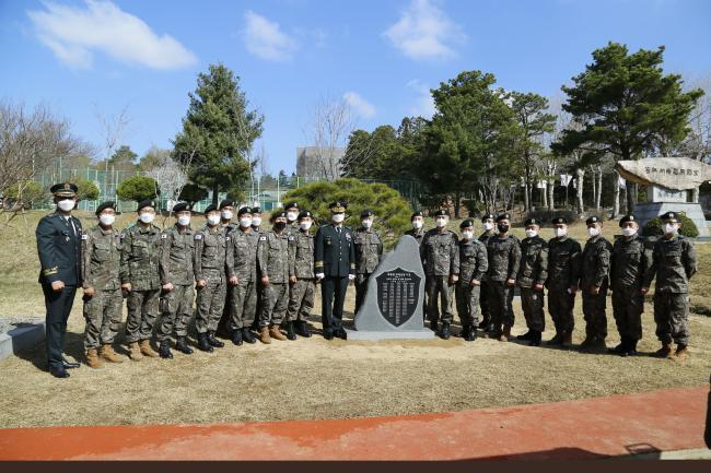 지난 4월 1일 육군31보병사단 주둔지에서 열린 ‘예비군 육성 우수부대 대통령 부대표창’ 행사에서 참석자들이 기념사진을 찍고 있다.  부대 제공