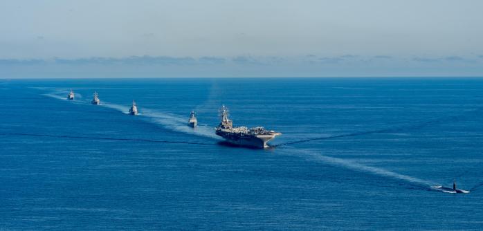 한·미·일 3국은 6일 동해 공해상에서 북한 탄도미사일 도발에 대응하기 위한 미사일 방어훈련을 전개했다. 사진은 지난달 30일 펼쳐진 세 나라의 대잠전 훈련 모습.   해군 제공