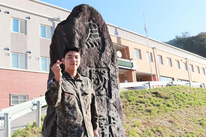 국민의 군대상을 실천한 육군15보병사단 포병여단 홍승빈 하사. 부대 제공