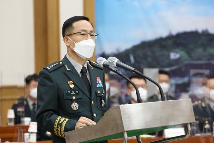 박정환 육군참모총장이 20일 계룡대에서 열린 국회 국방위원회 육군본부 국정감사에서 발언하고 있다. 김병문 기자