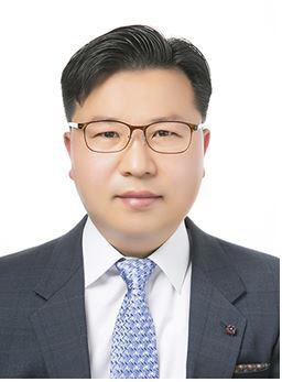 이흥선 군무사무관. 육군공병학교 원격교육과장