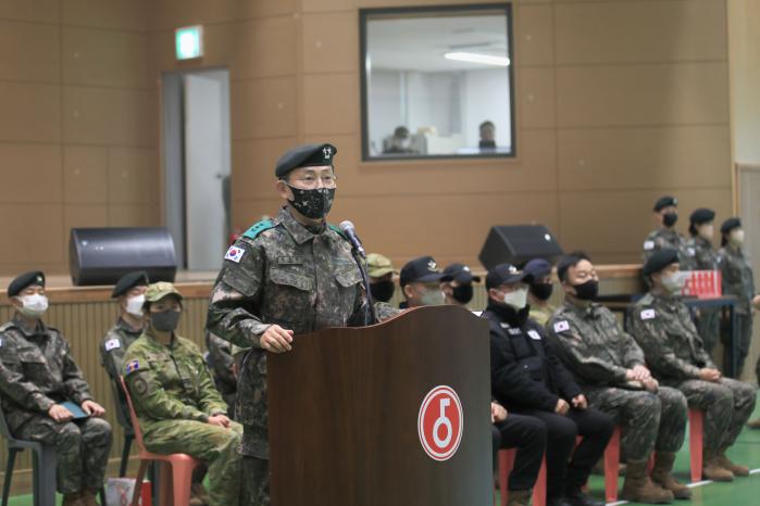 김흥준(소장) 육군5사단장이 30일 열린 백마고지 유해발굴 완전작전 기념식에서 개회사를 하고 있다. 부대 제공