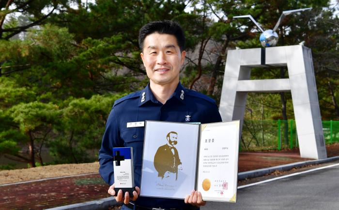 항공과학고등학교 한용태 중령. 
 부대 제공