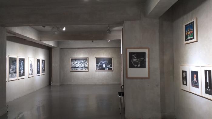 지난해 나무화랑에서 열린 ‘신학철-포토콜라주-한국현대사’전의 모습.
